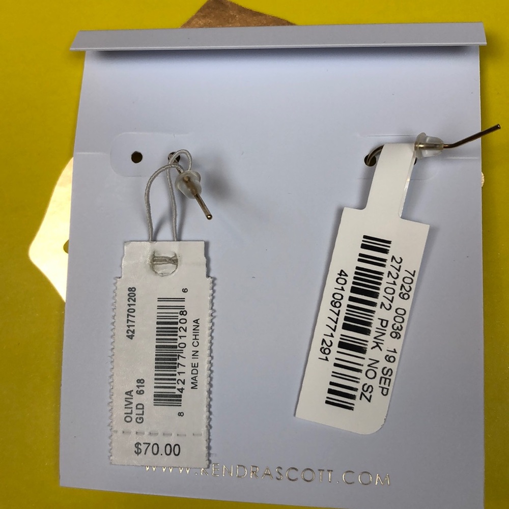 NWT Kendra Scott Olivia Earrings in Berry - Picture 2 of 4